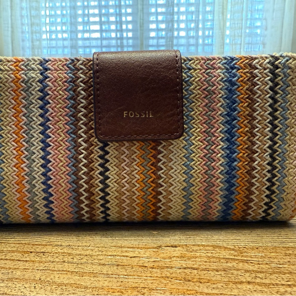 Fossil Boho Style Wallet. Great Condition!